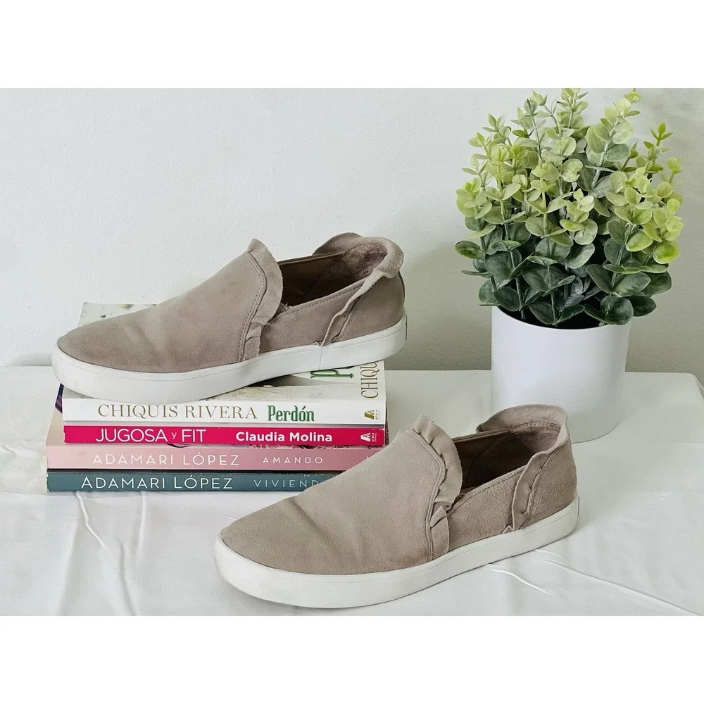 Kate Spade New York Women's Lilly Ruffle Suede Gray Slip-On Sneakers Shoes Sz 6M
